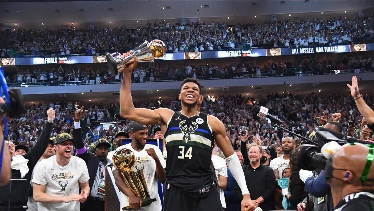 字母哥连续五场比赛得分超过势不可挡，日本队挑战极限！